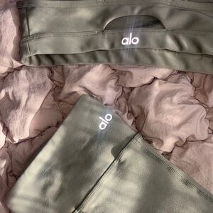 Alo Yoga Olive Green Leggings set!